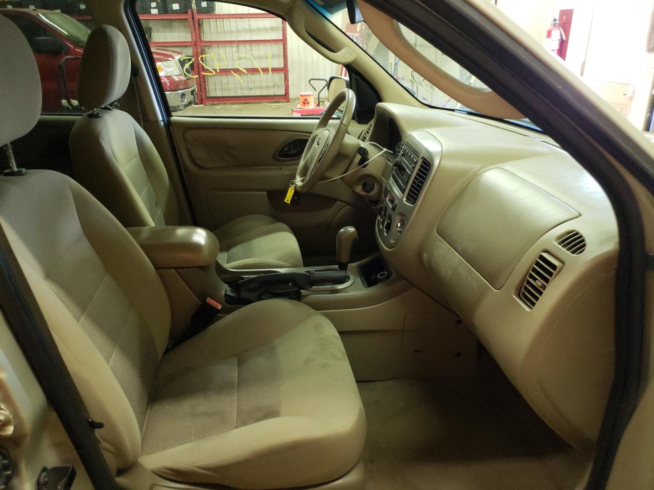 Photo 5 from auction – 2005 FORD ESCAPE XLT with VIN 1FMCU93145KD86536
