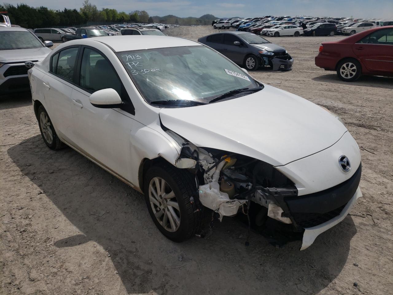 MAZDA 3 I 2012 with VIN JM1BL1V77C1607913 - Photo from auction