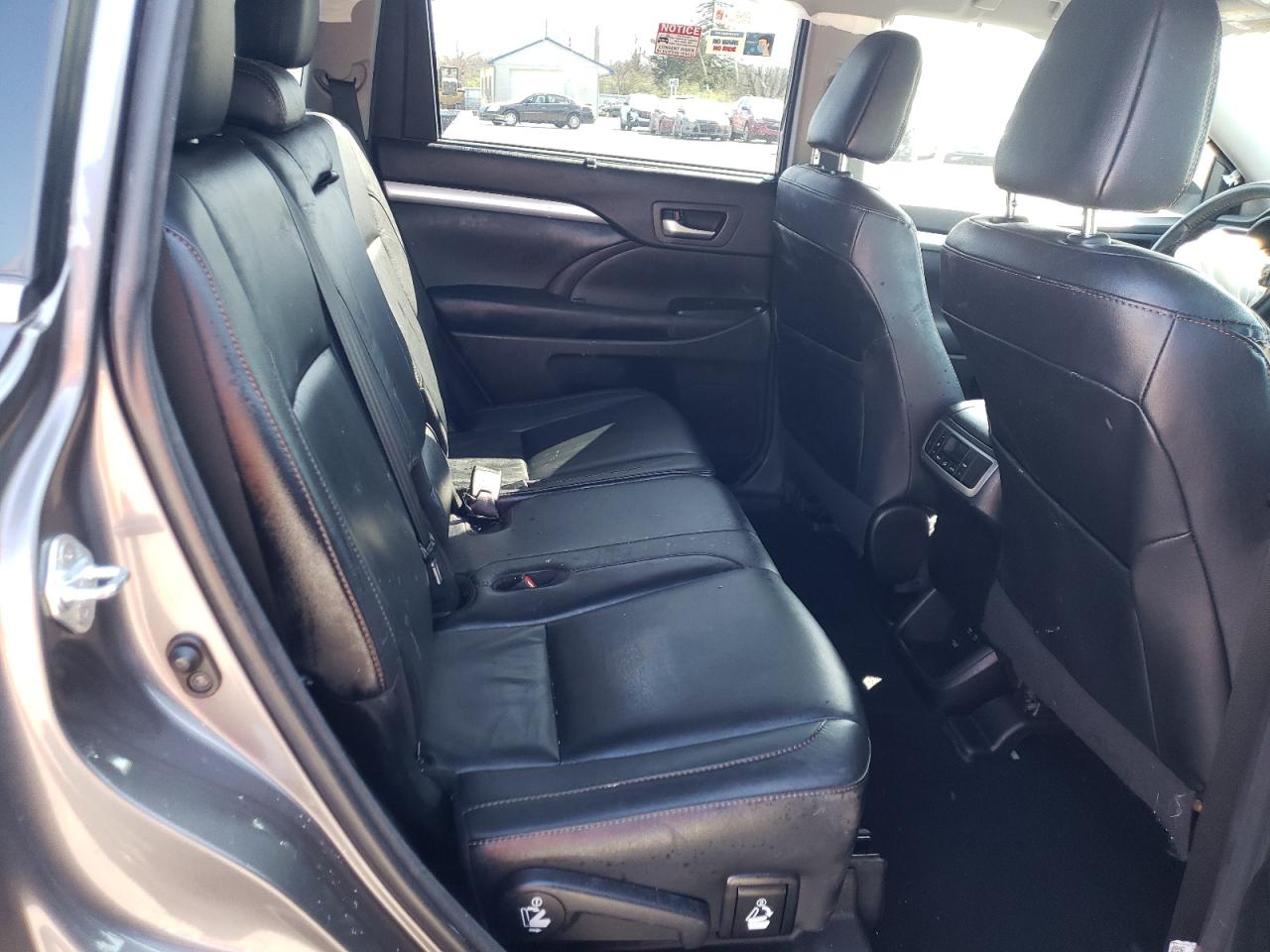 Photo 6 from auction – 2018 TOYOTA HIGHLANDER with VIN 5TDJZRFH5JS498660