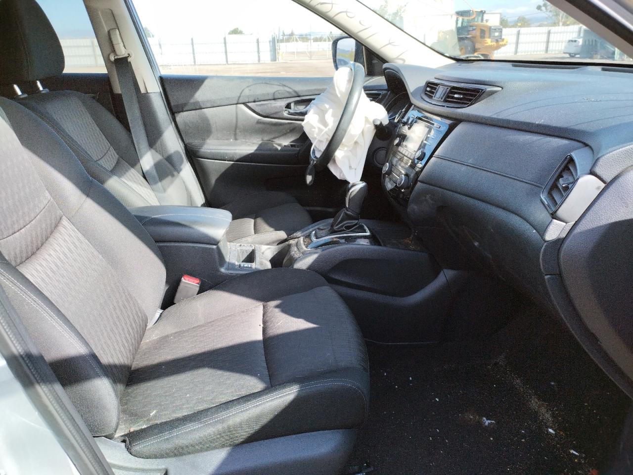 Photo 5 from auction – 2017 NISSAN ROGUE S with VIN KNMAT2MT2HP511885
