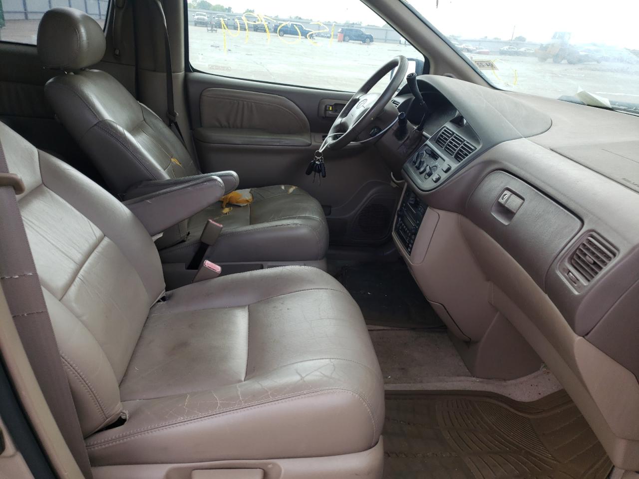Photo 5 from auction – 2000 TOYOTA SIENNA LE with VIN 4T3ZF13C8YU280453