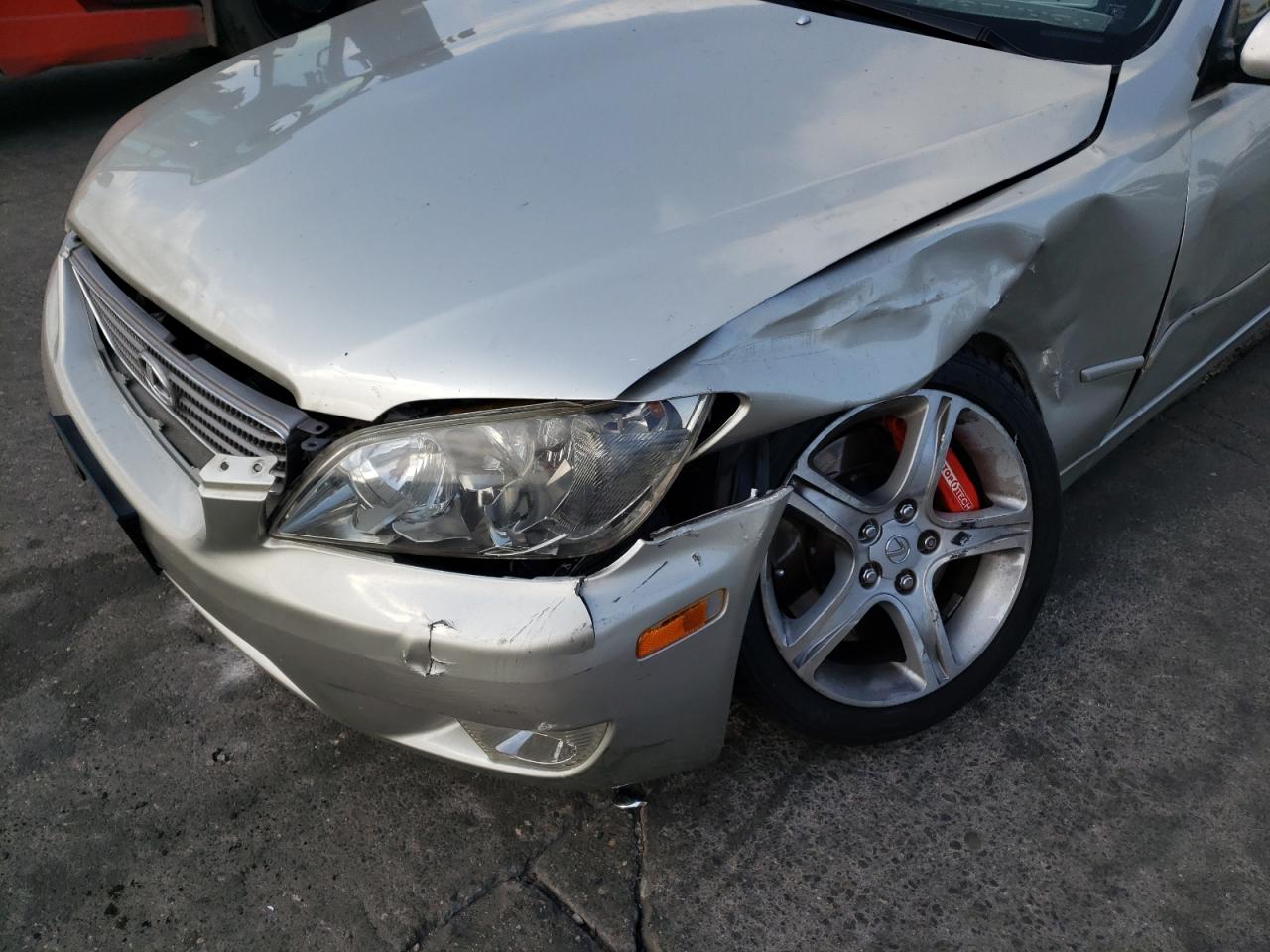 Photo 9 from auction – 2001 LEXUS IS 300 with VIN JTHBD182510018387