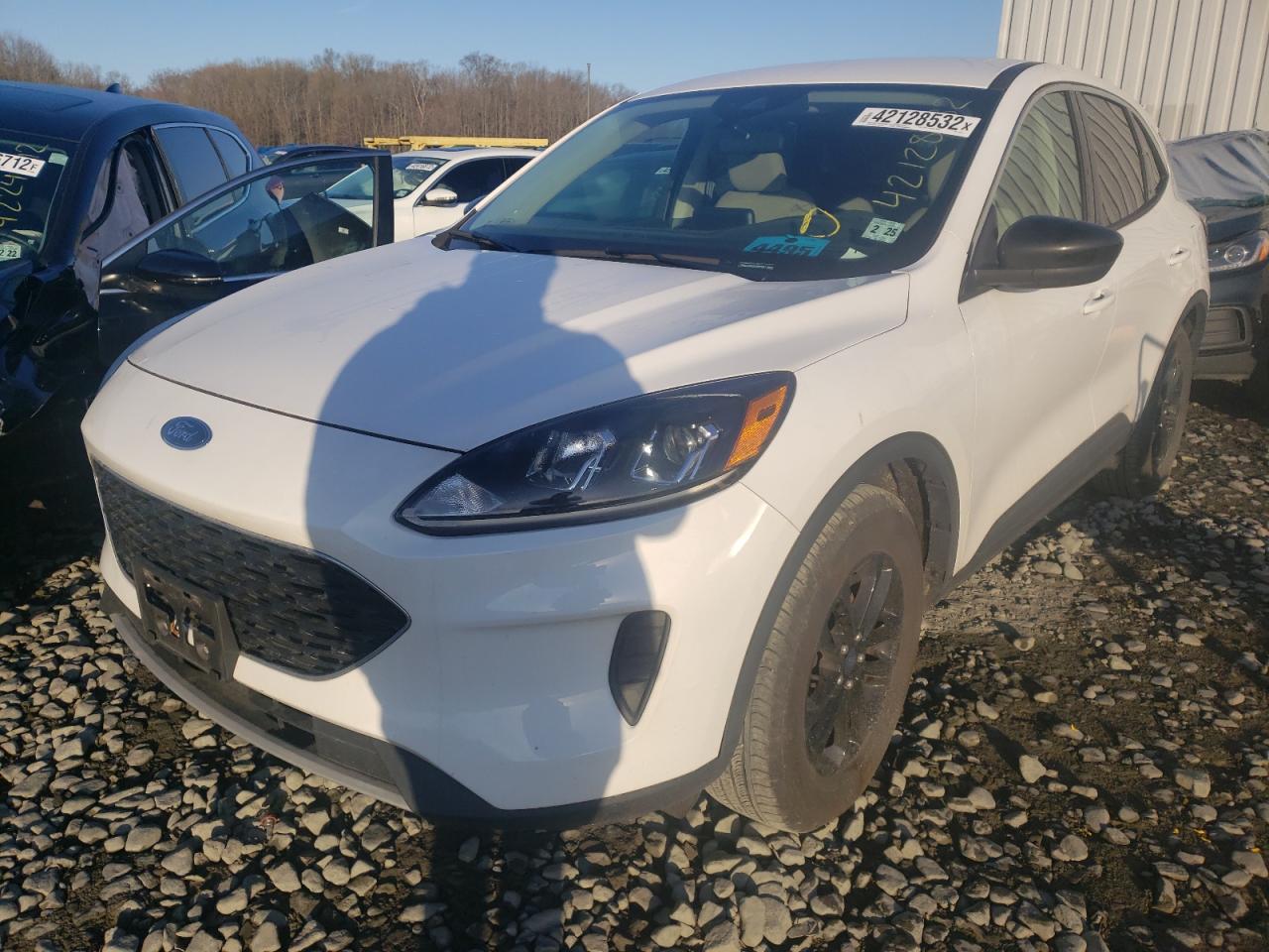 Photo 2 from auction – 2020 FORD ESCAPE SE with VIN 1FMCU9G62LUA43991
