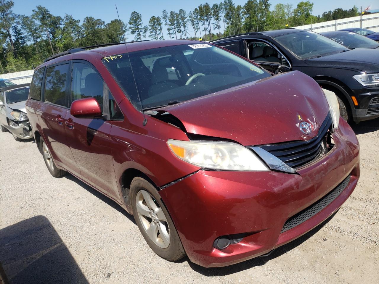 TOYOTA SIENNA LE 2011 with VIN 5TDKK3DC7BS037927 - Photo from auction