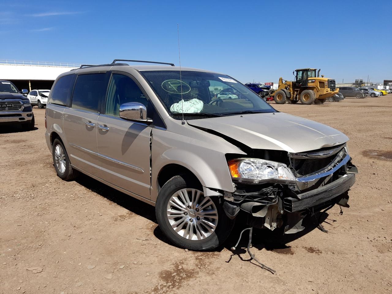 Photo 1 from auction – 2013 CHRYSLER TOWN & COU with VIN 2C4RC1CG4DR564176