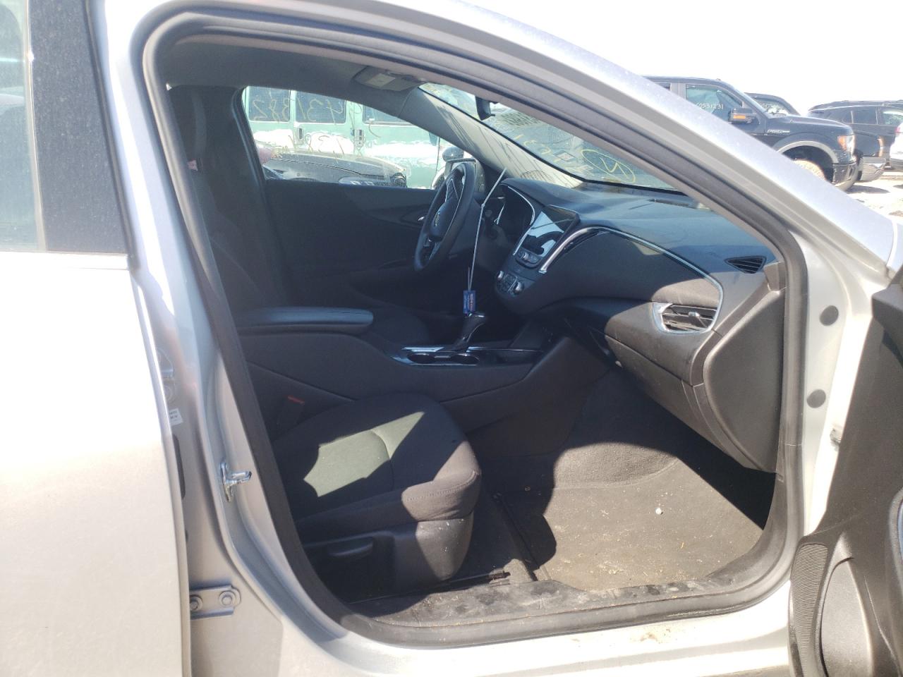Photo 5 from auction – 2020 CHEVROLET MALIBU LT with VIN 1G1ZD5ST5LF009044