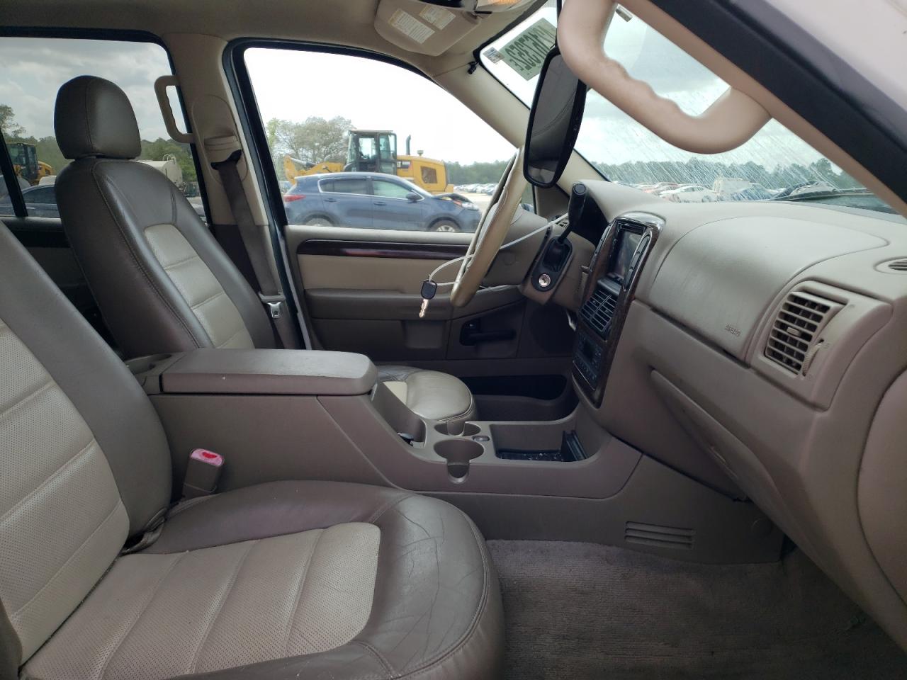 Photo 5 from auction – 2005 FORD EXPLORER E with VIN 1FMZU64K05UA19444