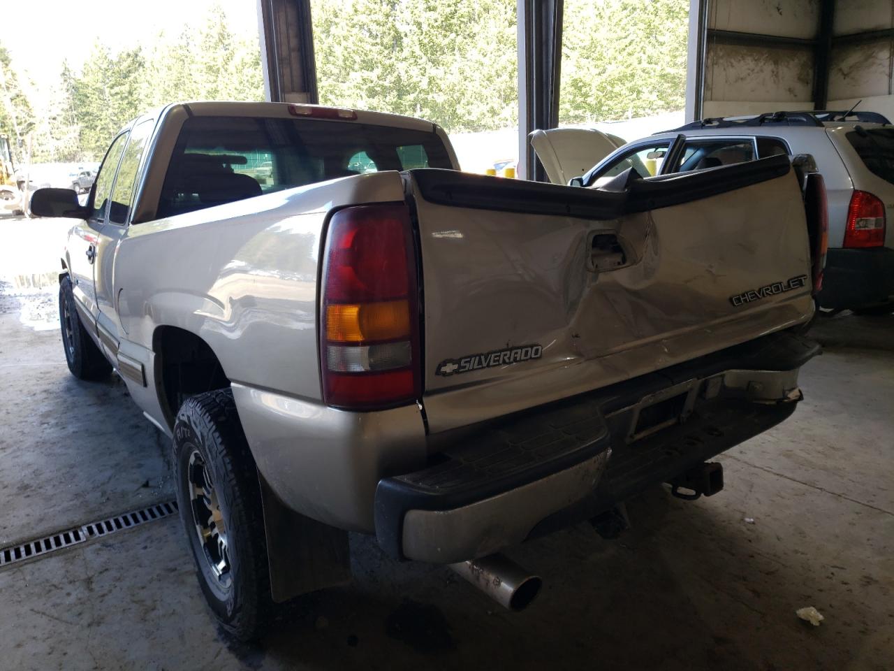 Photo 3 from auction – 2000 CHEVROLET SILVERADO with VIN 1GCEK19T8YE419215