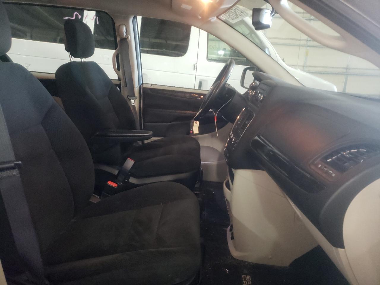 Photo 5 from auction – 2016 DODGE GRAND CARA with VIN 2C4RDGBG5GR171647