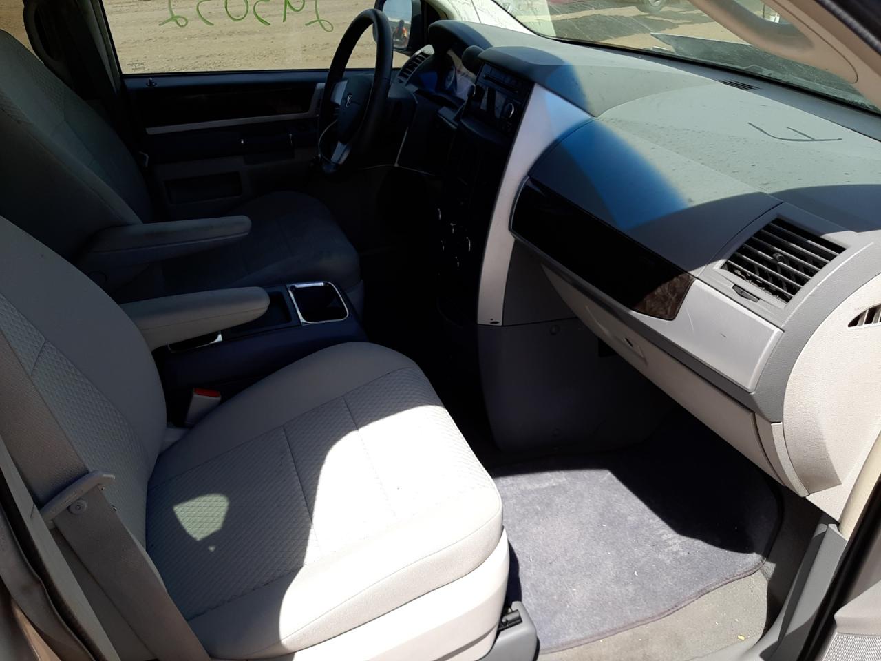 Photo 5 from auction – 2010 DODGE GRAND CARA with VIN 2D4RN5D10AR412048