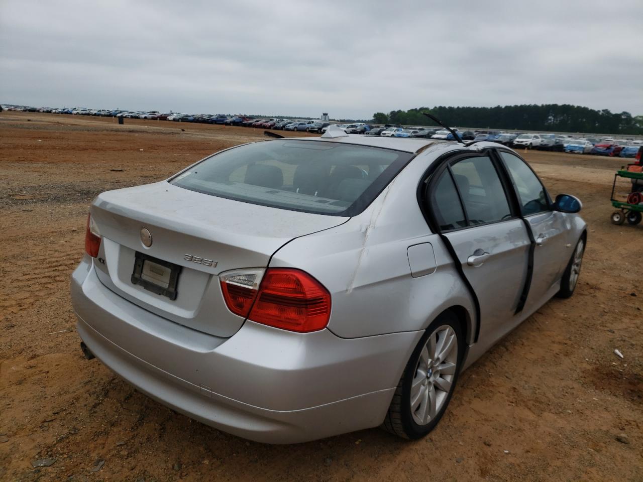 Photo 4 from auction – 2006 BMW 325 I with VIN WBAVB13556PS64065