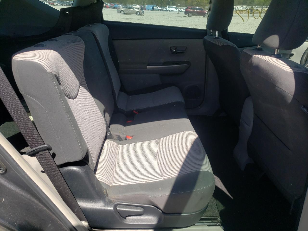 Photo 6 from auction – 2015 TOYOTA PRIUS V with VIN JTDZN3EU9FJ039971
