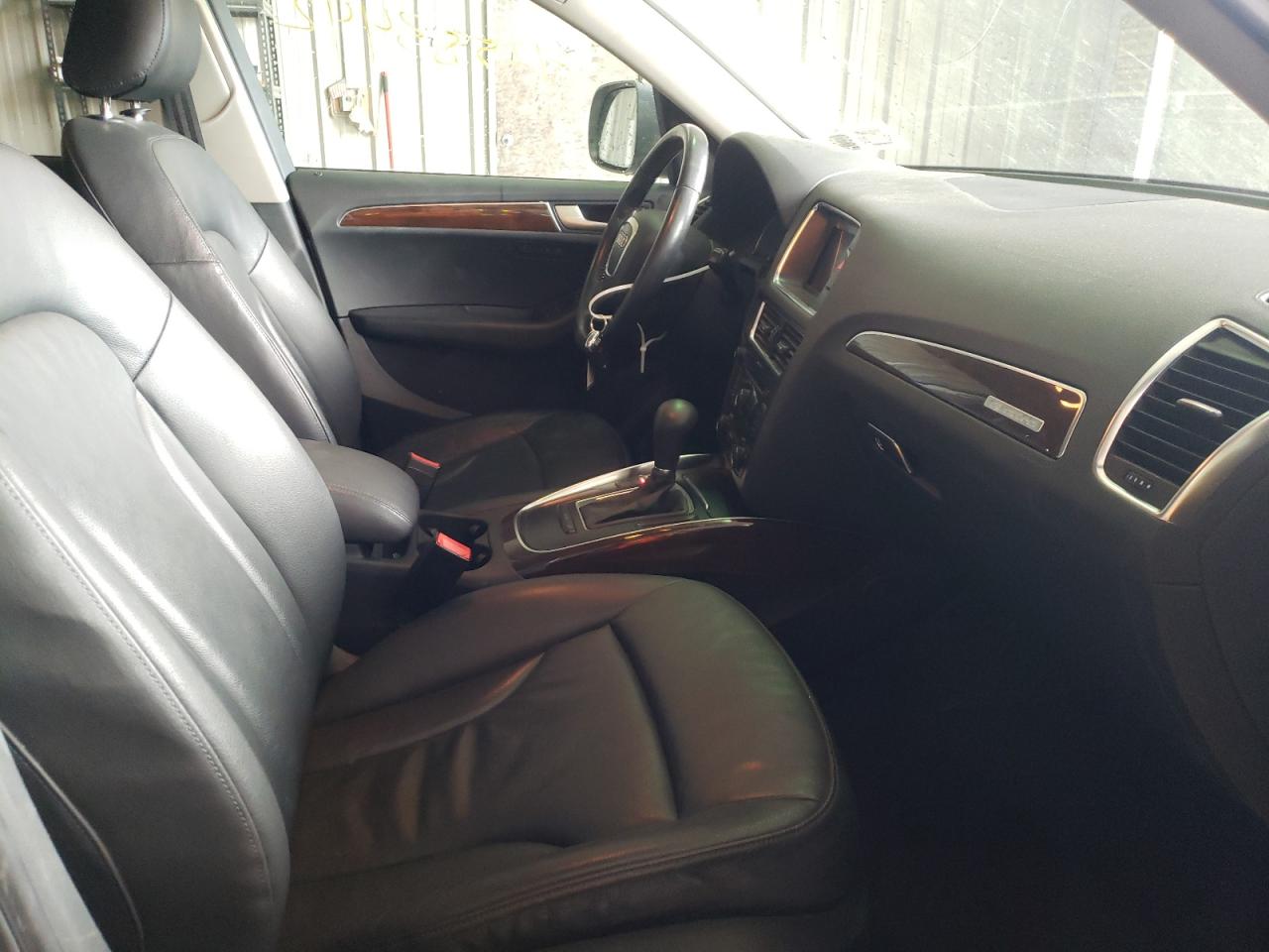 Photo 5 from auction – 2010 AUDI Q5 PREMIUM with VIN WA1LKAFP3AA005667