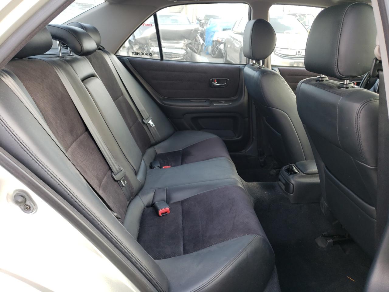 Photo 6 from auction – 2001 LEXUS IS 300 with VIN JTHBD182510018387