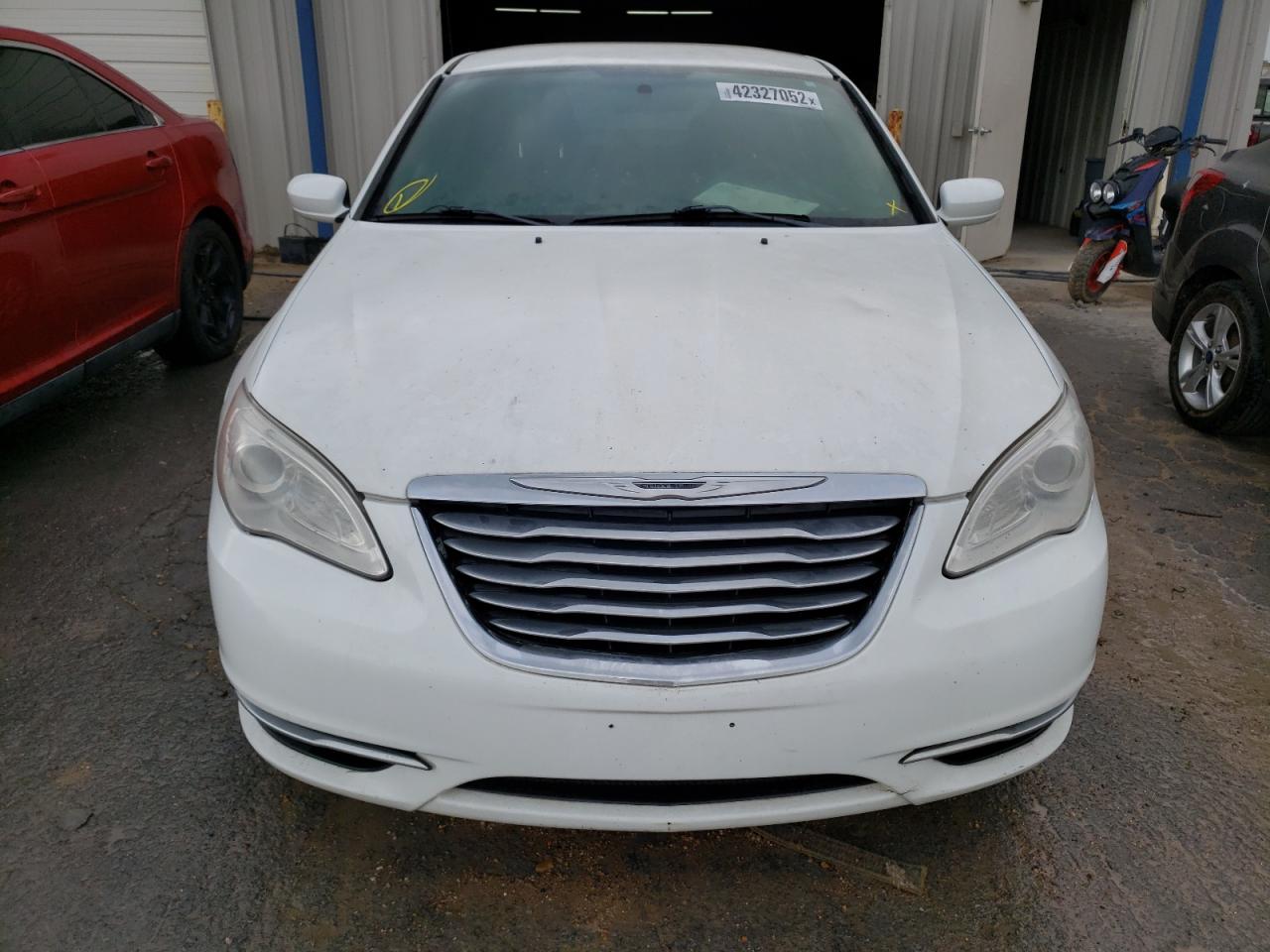 Photo 9 from auction – 2014 CHRYSLER 200 LX with VIN 1C3CCBABXEN205842
