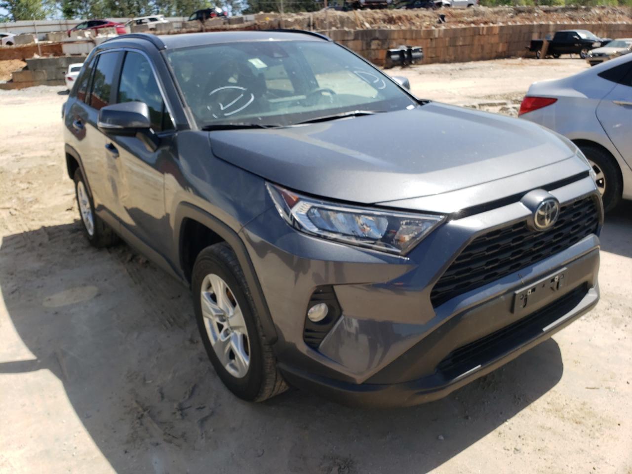 TOYOTA RAV4 XLE 2021 with VIN 2T3W1RFV5MC097777 - Photo from auction