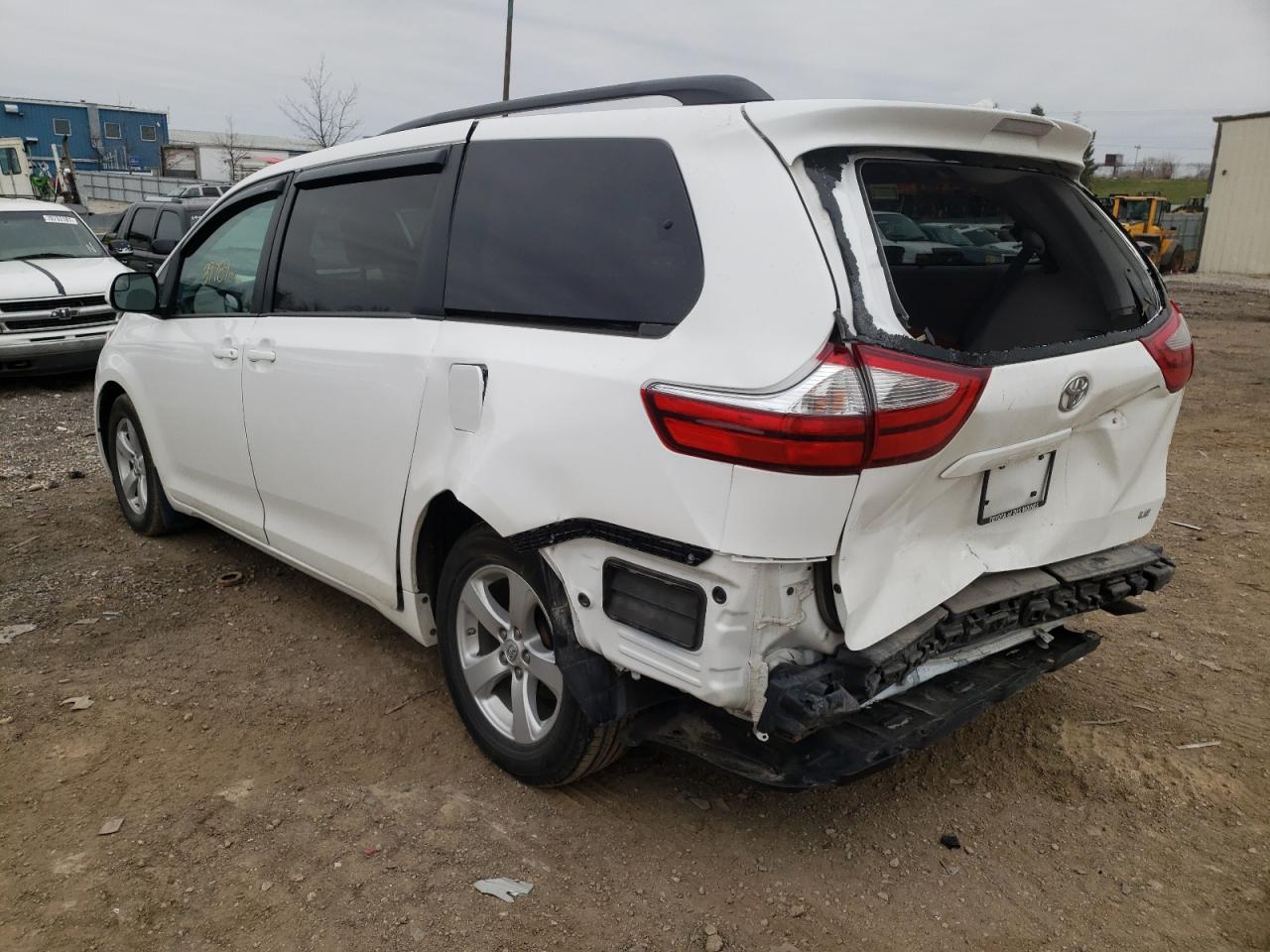 Photo 3 from auction – 2017 TOYOTA SIENNA LE with VIN 5TDKZ3DC8HS894956