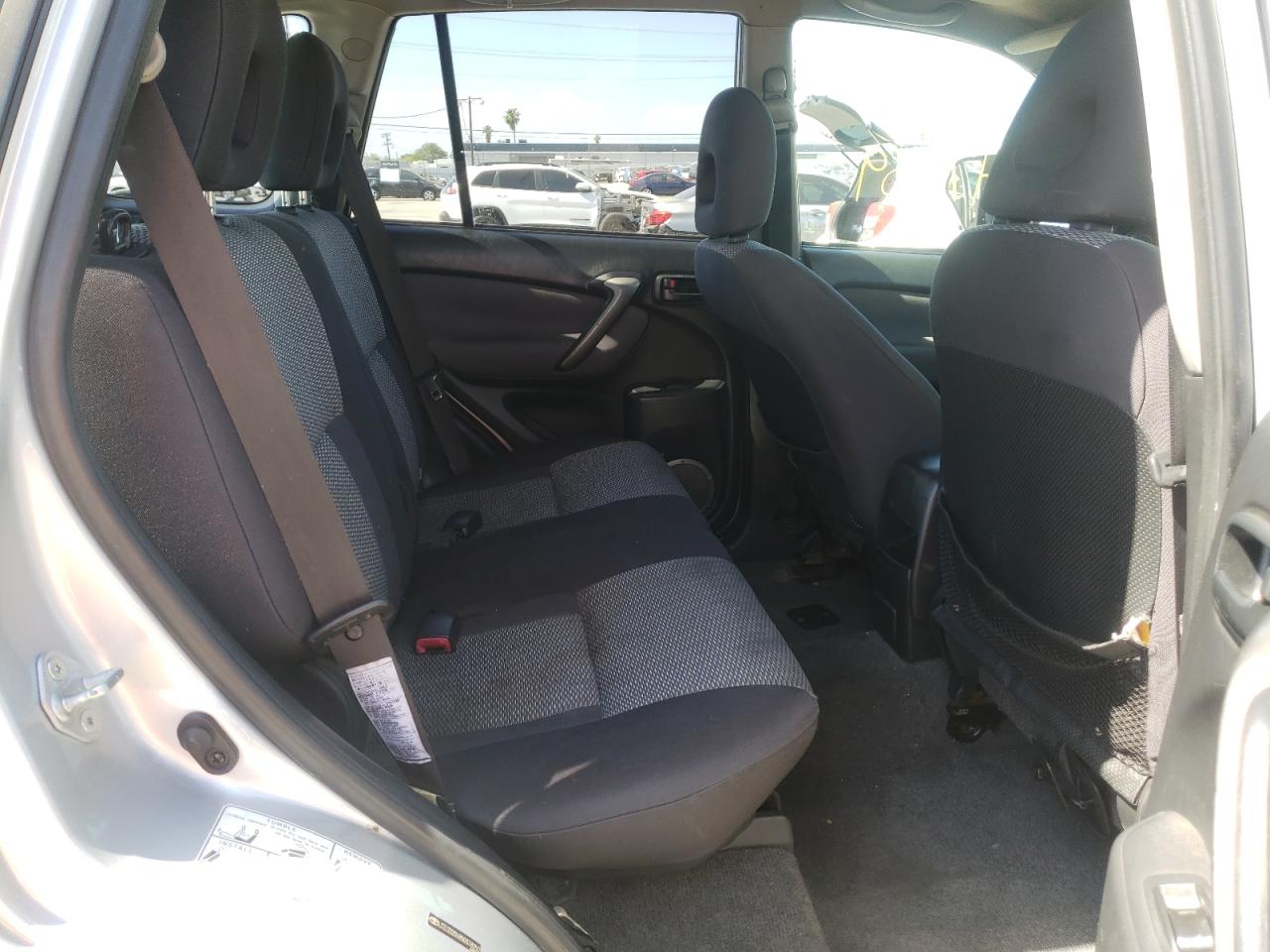Photo 6 from auction – 2005 TOYOTA RAV4 with VIN JTEGD20V850078250