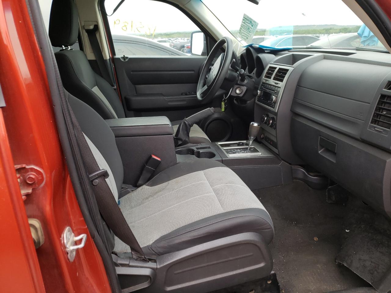 Photo 5 from auction – 2008 DODGE NITRO SXT with VIN 1D8GU28K68W178929