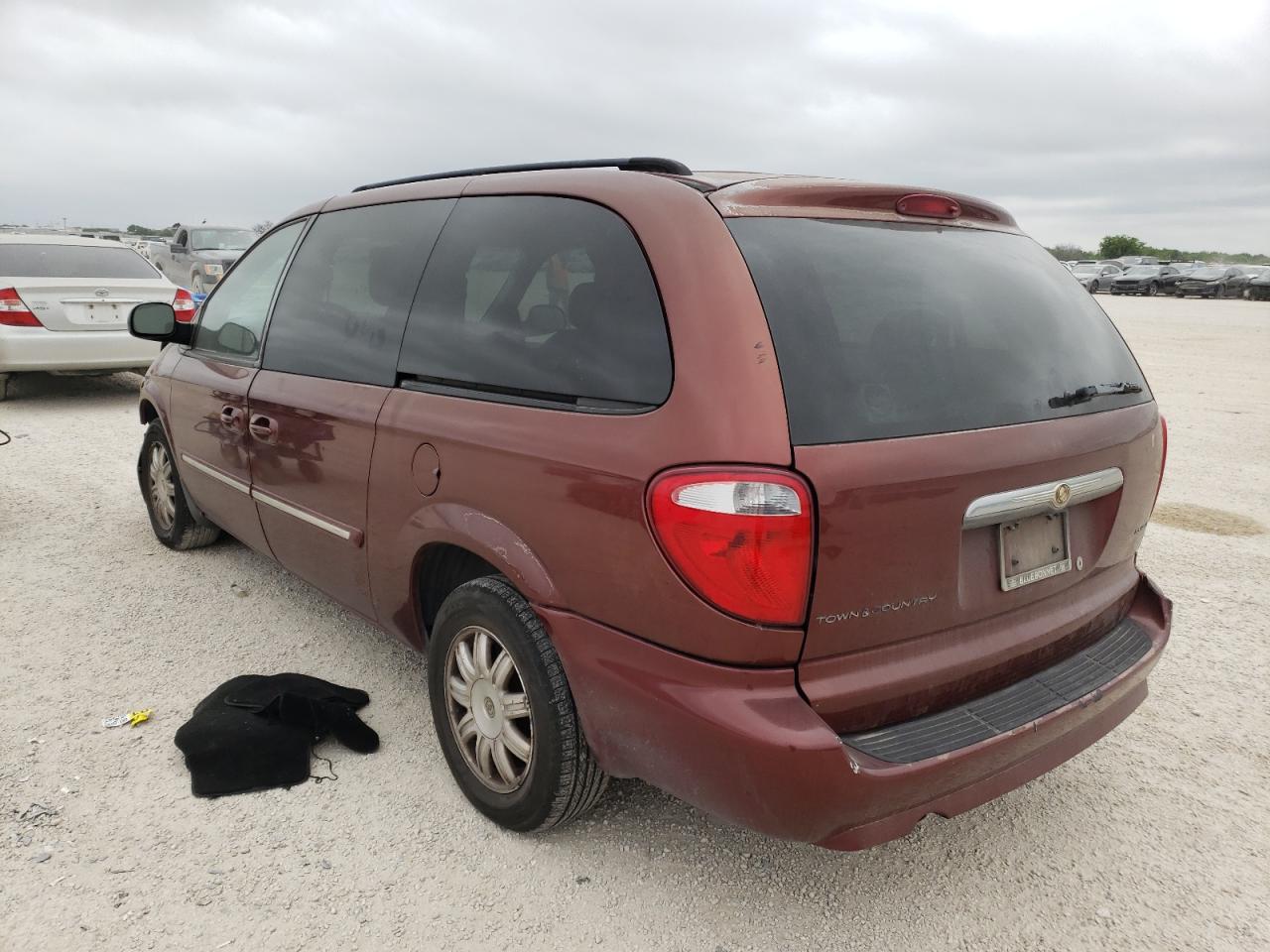 Photo 3 from auction – 2007 CHRYSLER TOWN & COU with VIN 2A4GP54L37R266683