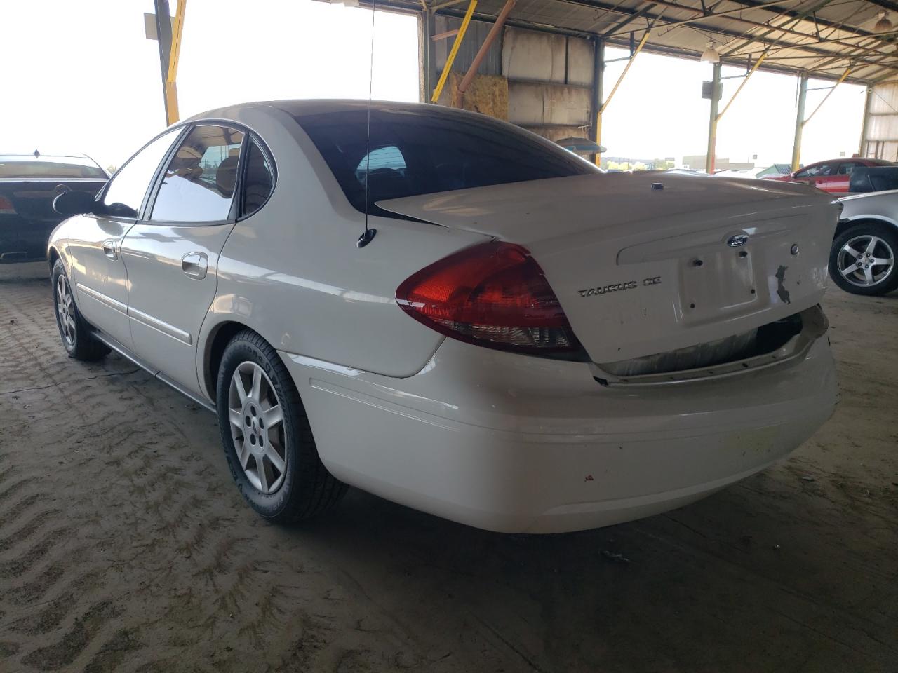 Foto 3 de la subasta – 2005 FORD TAURUS SE con VIN 1FAFP53285A312137