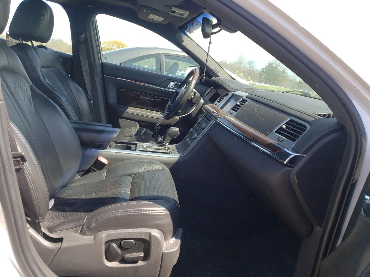 Photo 5 from auction – 2011 LINCOLN MKS with VIN 1LNHL9FTXBG607691