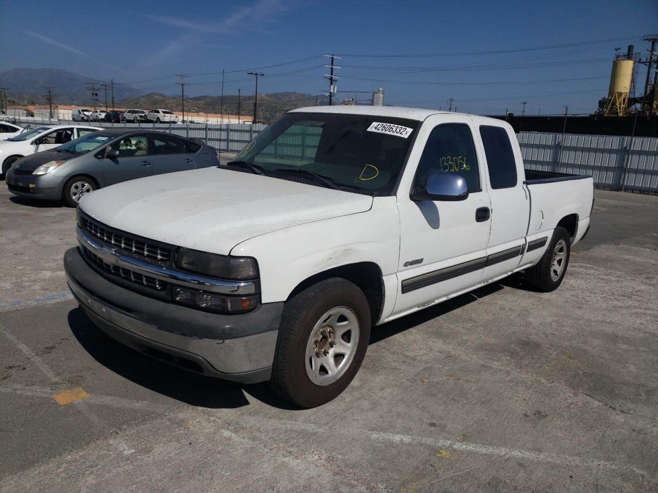 Photo 2 from auction – 2002 CHEVROLET SILVERADO with VIN 2GCEC19T421409500