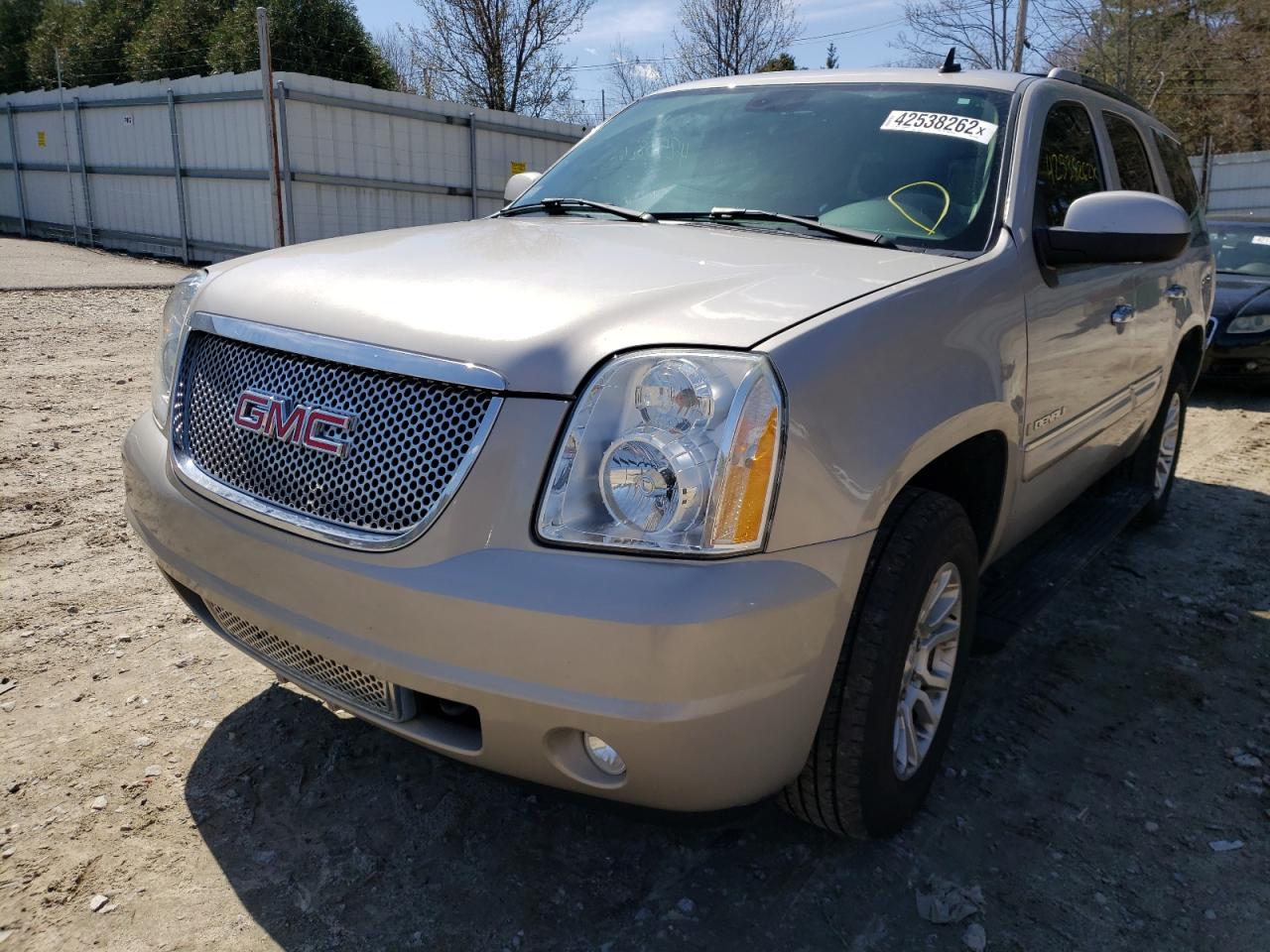 Photo 2 from auction – 2007 GMC YUKON DENA with VIN 1GKFK638X7J285145