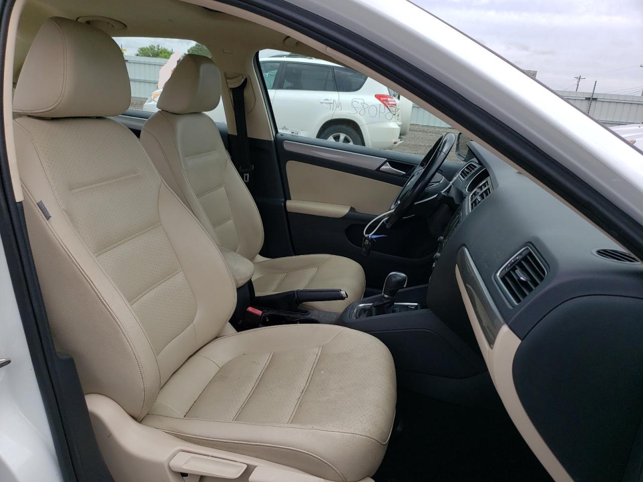 Photo 5 from auction – 2017 VOLKSWAGEN JETTA SE with VIN 3VWDB7AJ8HM384594