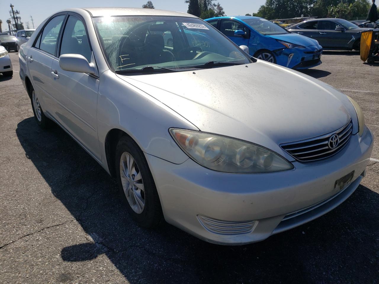 TOYOTA CAMRY LE 2005 with VIN 4T1BF30K65U598648 - Photo from auction