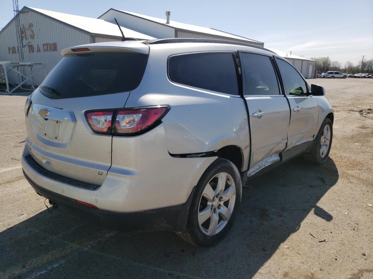Photo 4 from auction – 2017 CHEVROLET TRAVERSE with VIN 1GNKRGKDXHJ318082