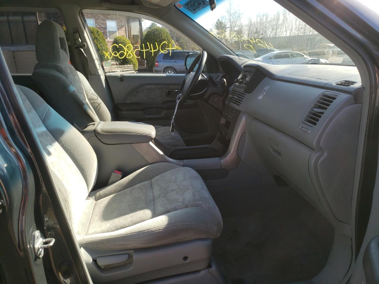 Photo 5 from auction – 2004 HONDA PILOT EX with VIN 2HKYF18404H556963