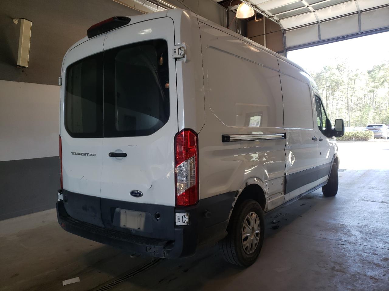Photo 4 from auction – 2019 FORD TRANSIT T- with VIN 1FTYR2CM9KKA88797