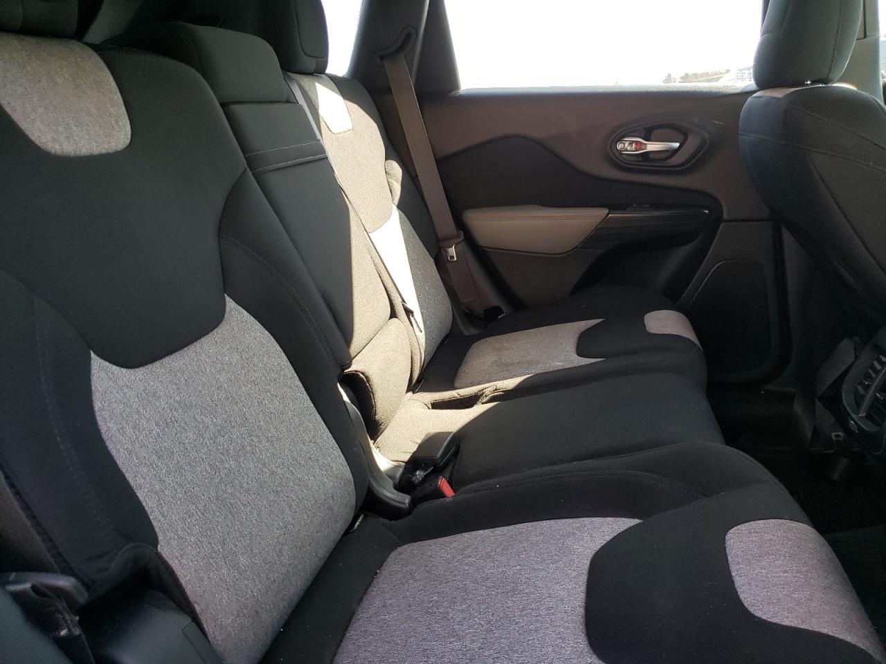 Photo 6 from auction – 2014 JEEP CHEROKEE L with VIN 1C4PJLCS3EW299143