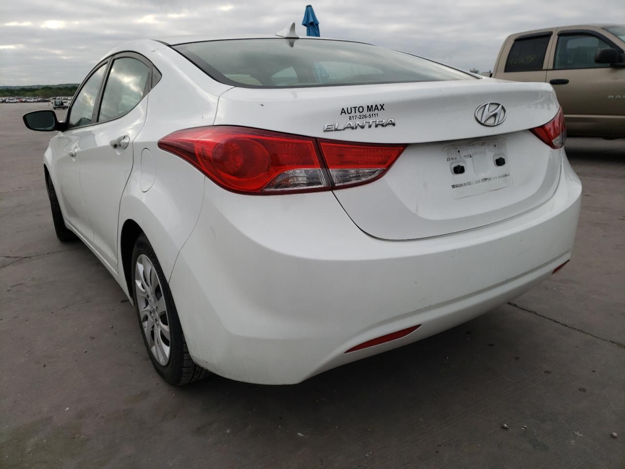Photo 3 from auction – 2012 HYUNDAI ELANTRA GL with VIN 5NPDH4AE4CH149238