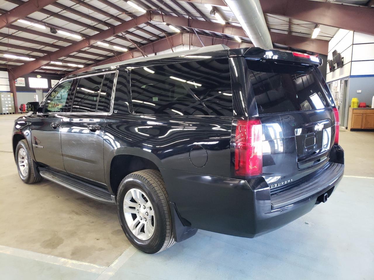 Photo 3 from auction – 2016 CHEVROLET SUBURBAN K with VIN 1GNSKHKC9GR345596