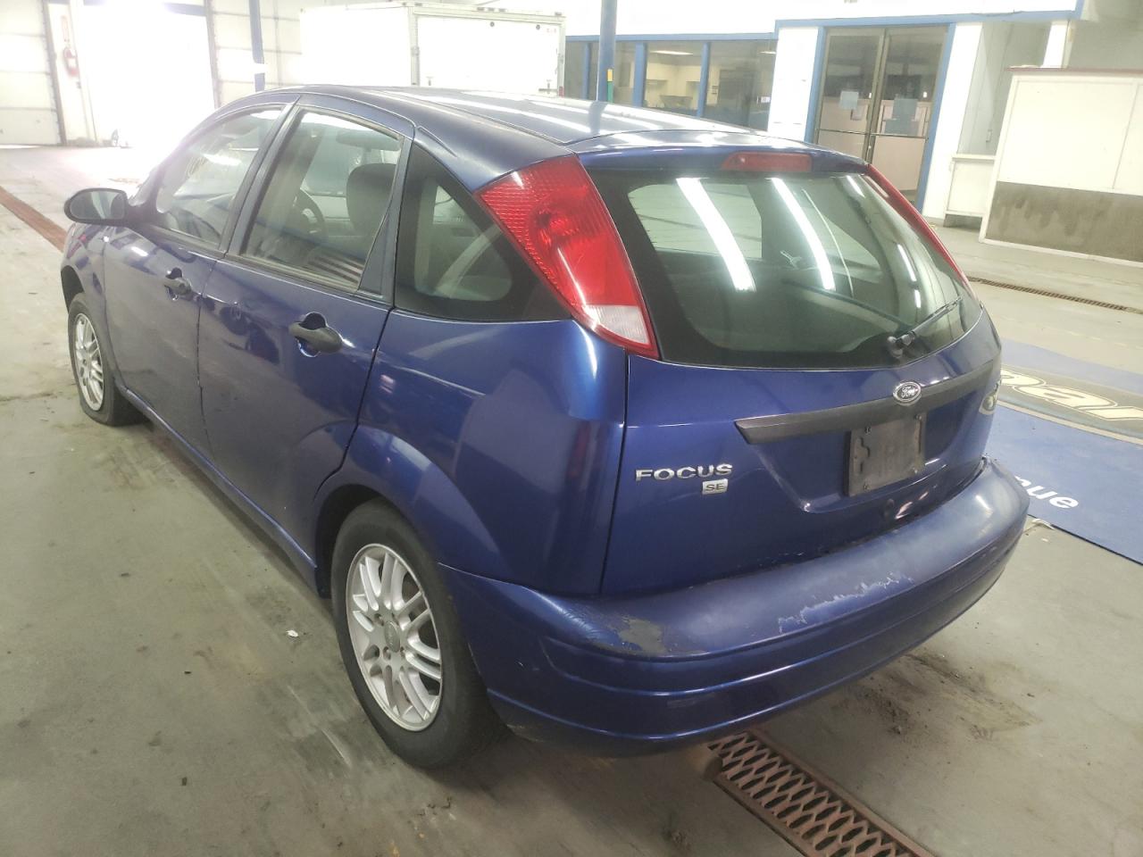 Photo 3 from auction – 2005 FORD FOCUS ZX5 with VIN 3FAFP37N35R138167