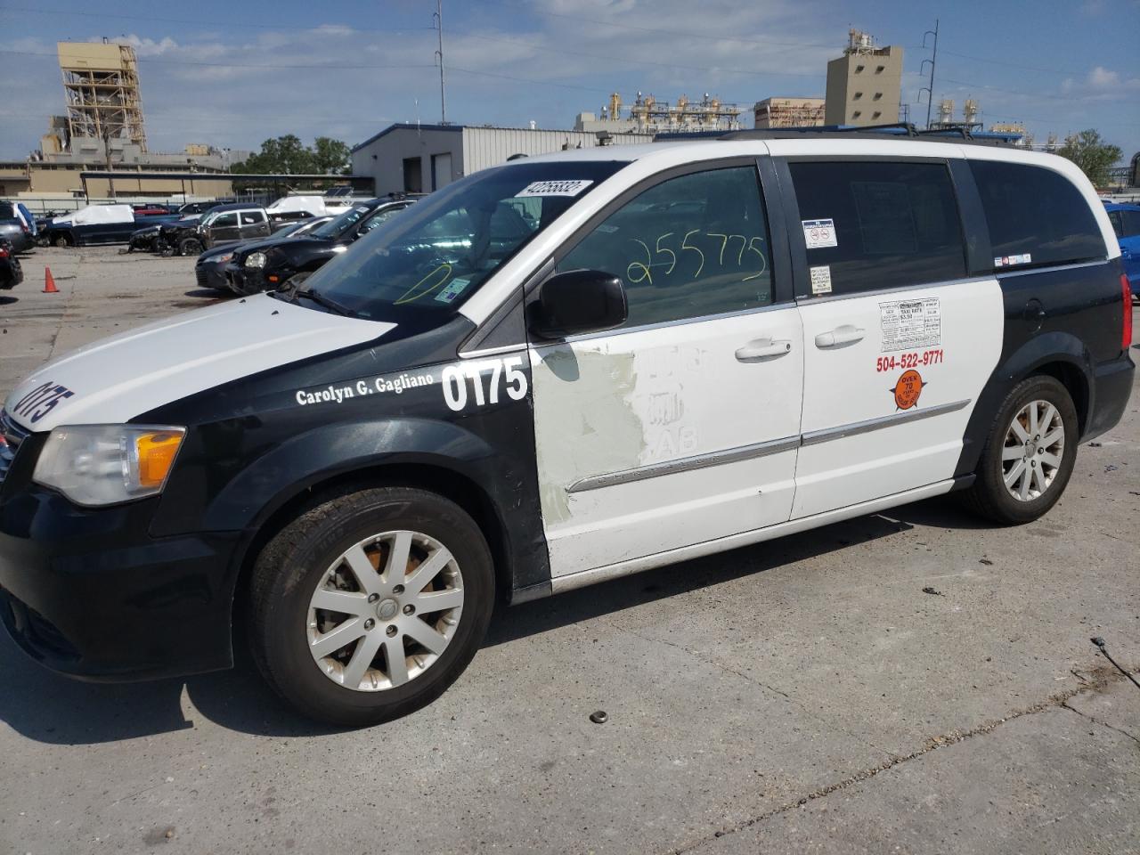 Photo 9 from auction – 2014 CHRYSLER TOWN & COU with VIN 2C4RC1BG9ER247447