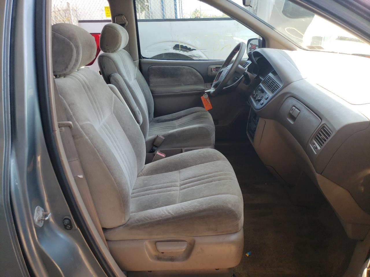 Photo 5 from auction – 2000 TOYOTA SIENNA LE with VIN 4T3ZF13C4YU189924