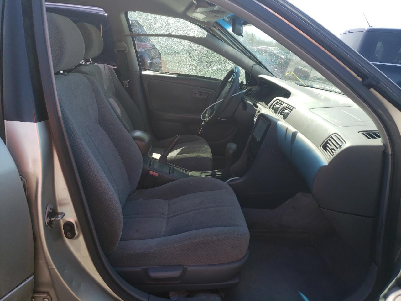 Photo 5 from auction – 2001 TOYOTA CAMRY with VIN JT2BG22K310549720