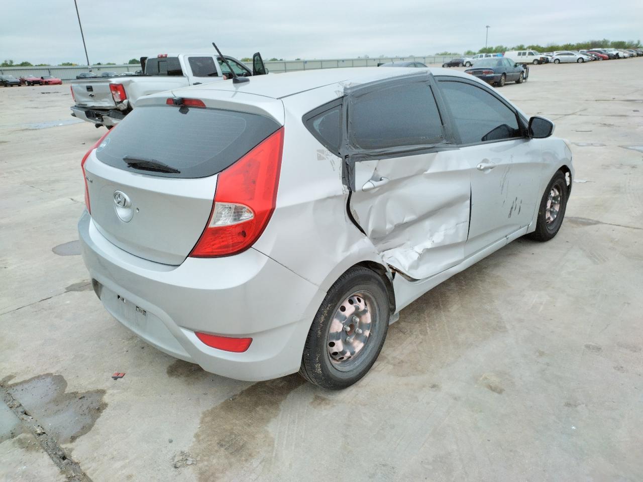 Photo 4 from auction – 2014 HYUNDAI ACCENT GLS with VIN KMHCT5AE2EU167094