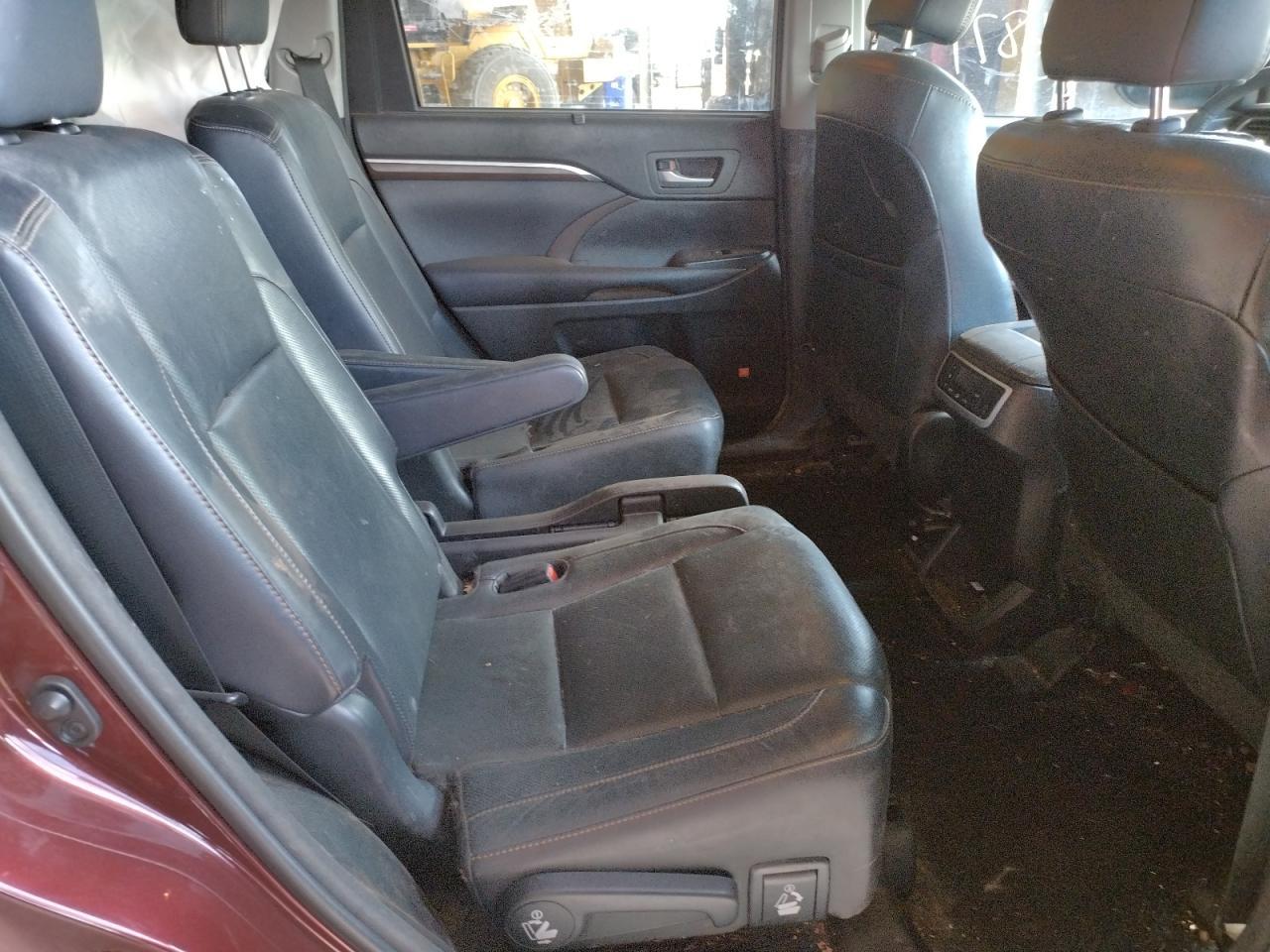 Photo 6 from auction – 2016 TOYOTA HIGHLANDER with VIN 5TDDKRFH9GS252382