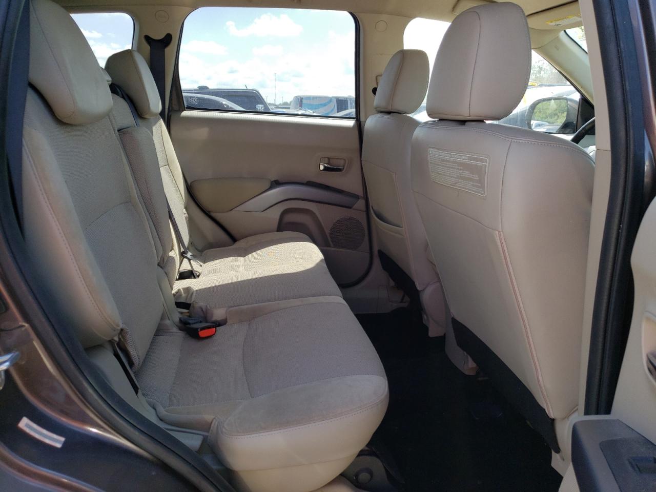Photo 6 from auction – 2010 MITSUBISHI OUTLANDER with VIN JA4AS3AW5AZ010971