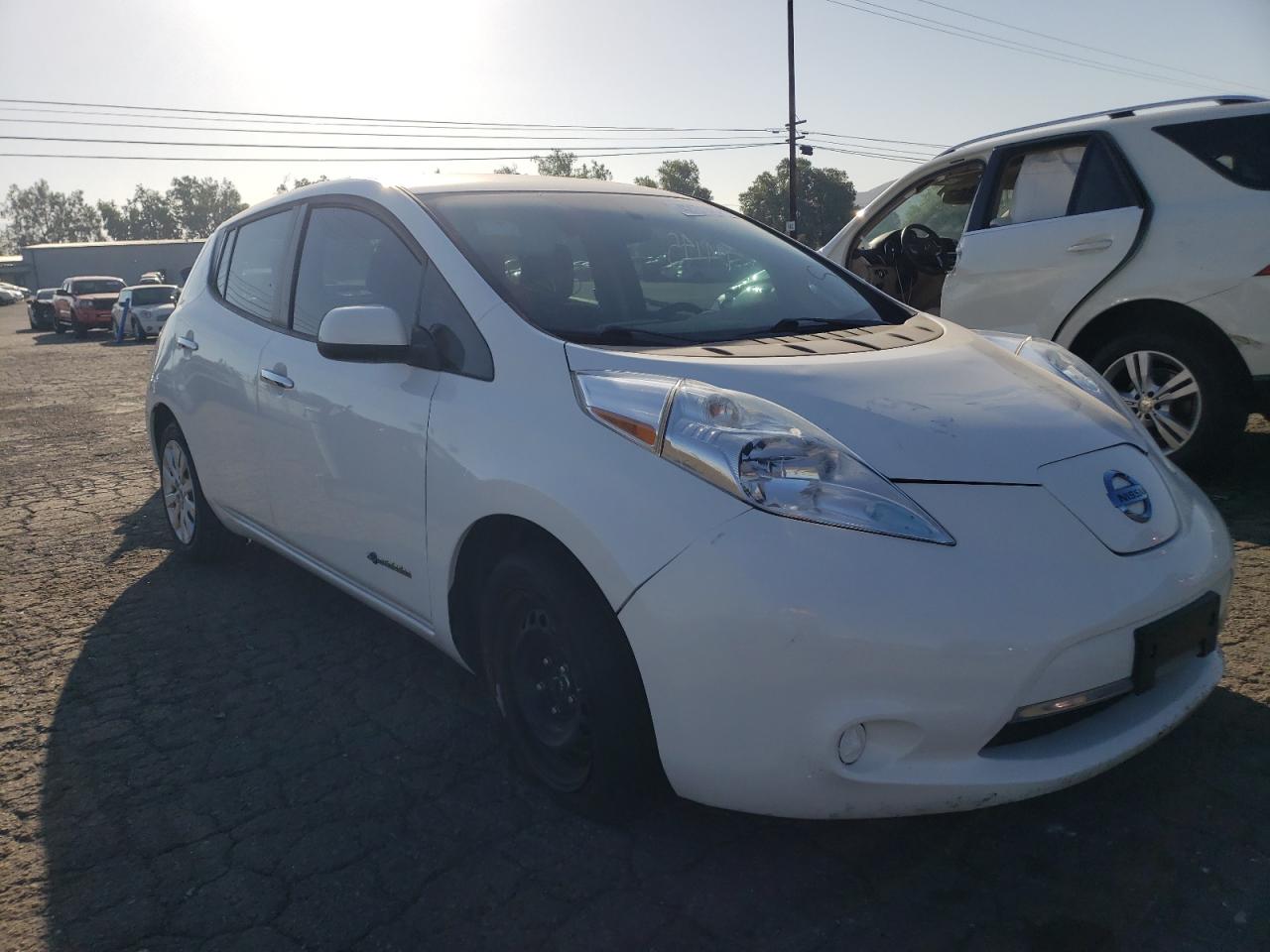 NISSAN LEAF S 2015 with VIN 1N4AZ0CP6FC325526 - Photo from auction