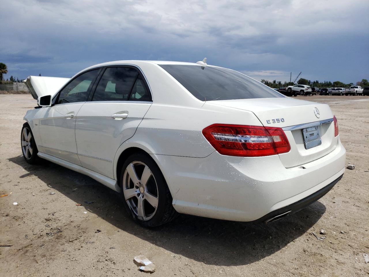 Photo 3 from auction – 2012 MERCEDES-BENZ E 350 with VIN WDDHF5KB9CA581841