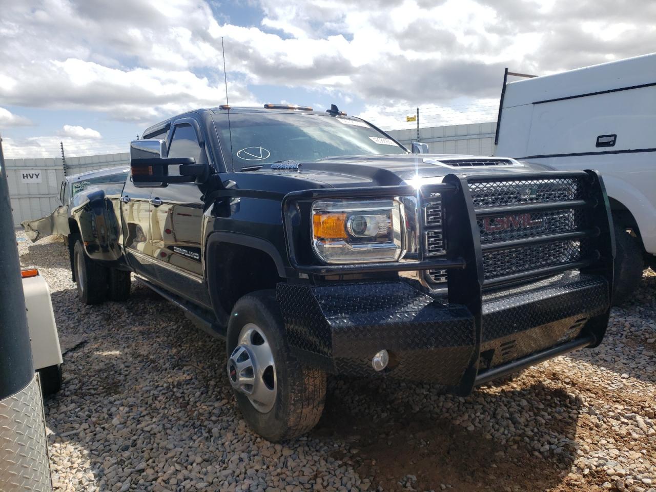 GMC SIERRA K35 2018 with VIN 1GT42YEY2JF259192 - Photo from auction