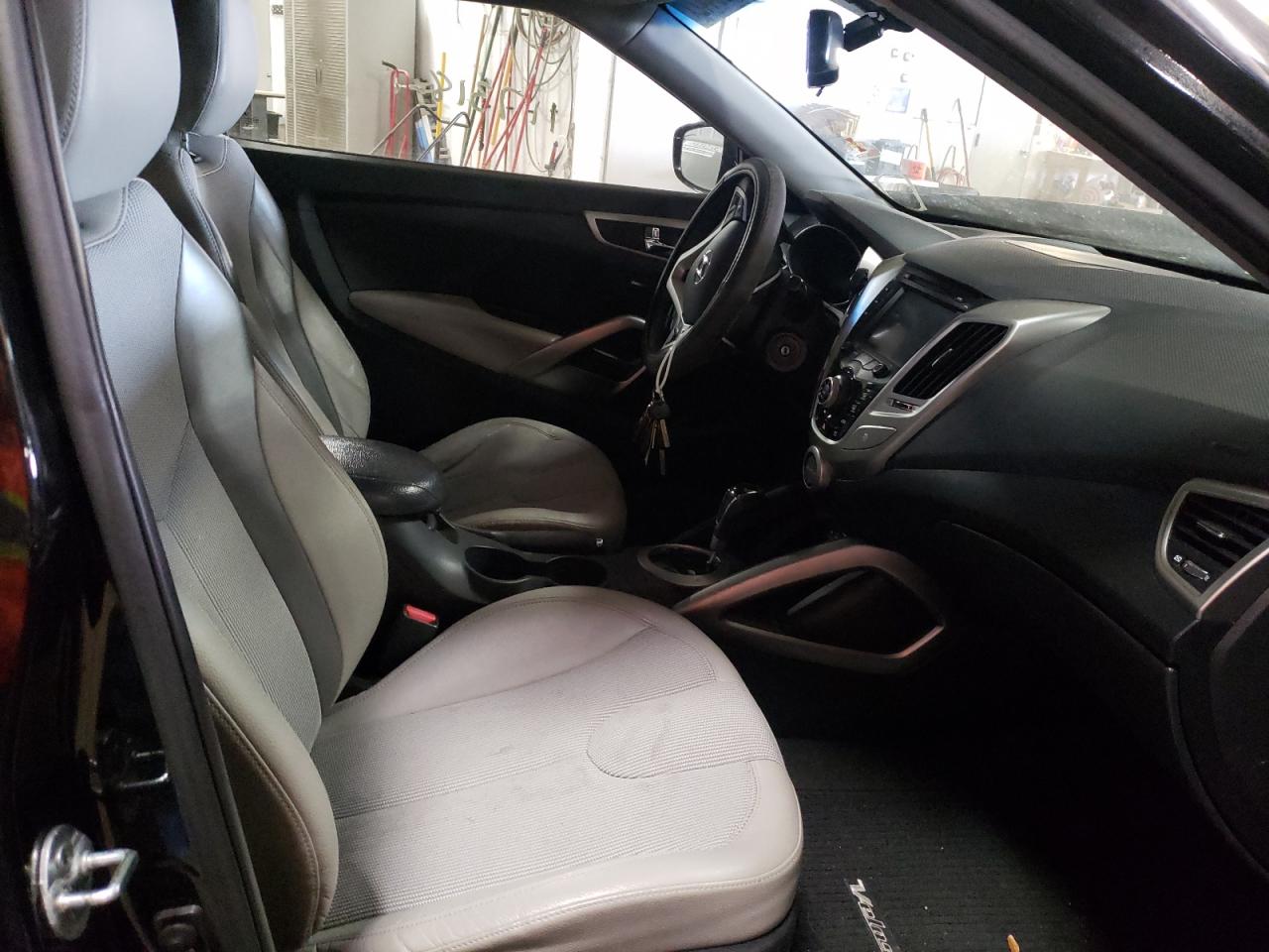Foto 5 de la subasta – 2012 HYUNDAI VELOSTER con VIN KMHTC6AD6CU071480