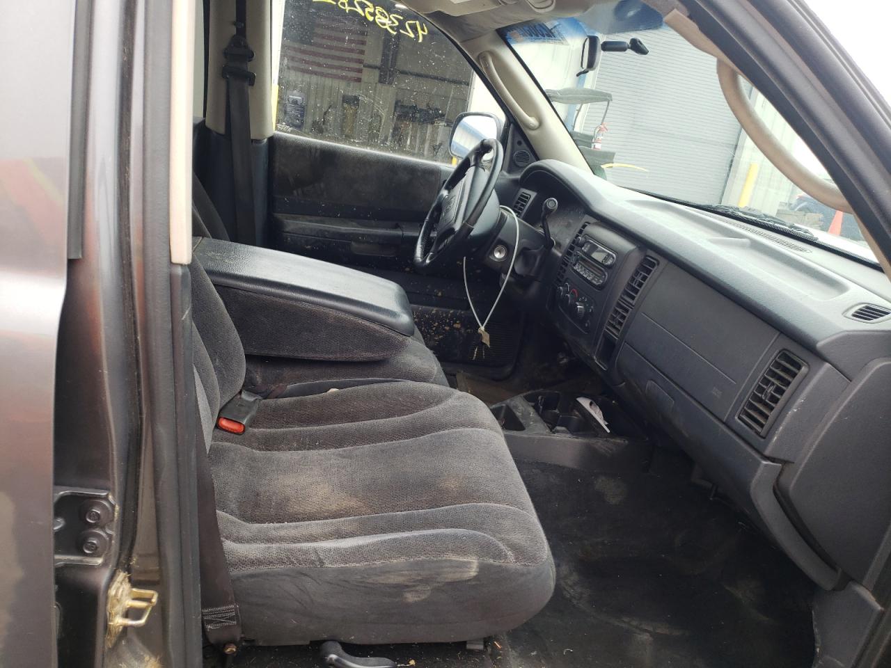Photo 5 from auction – 2002 DODGE DAKOTA QUA with VIN 1B7HL48X52S561160
