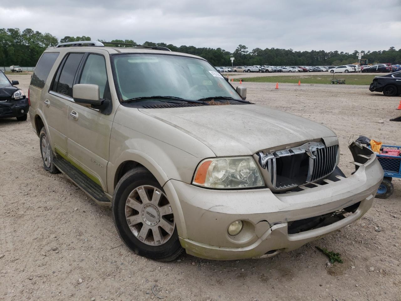LINCOLN NAVIGATOR 2004 with VIN 5LMFU27R54LJ31307 - Photo from auction