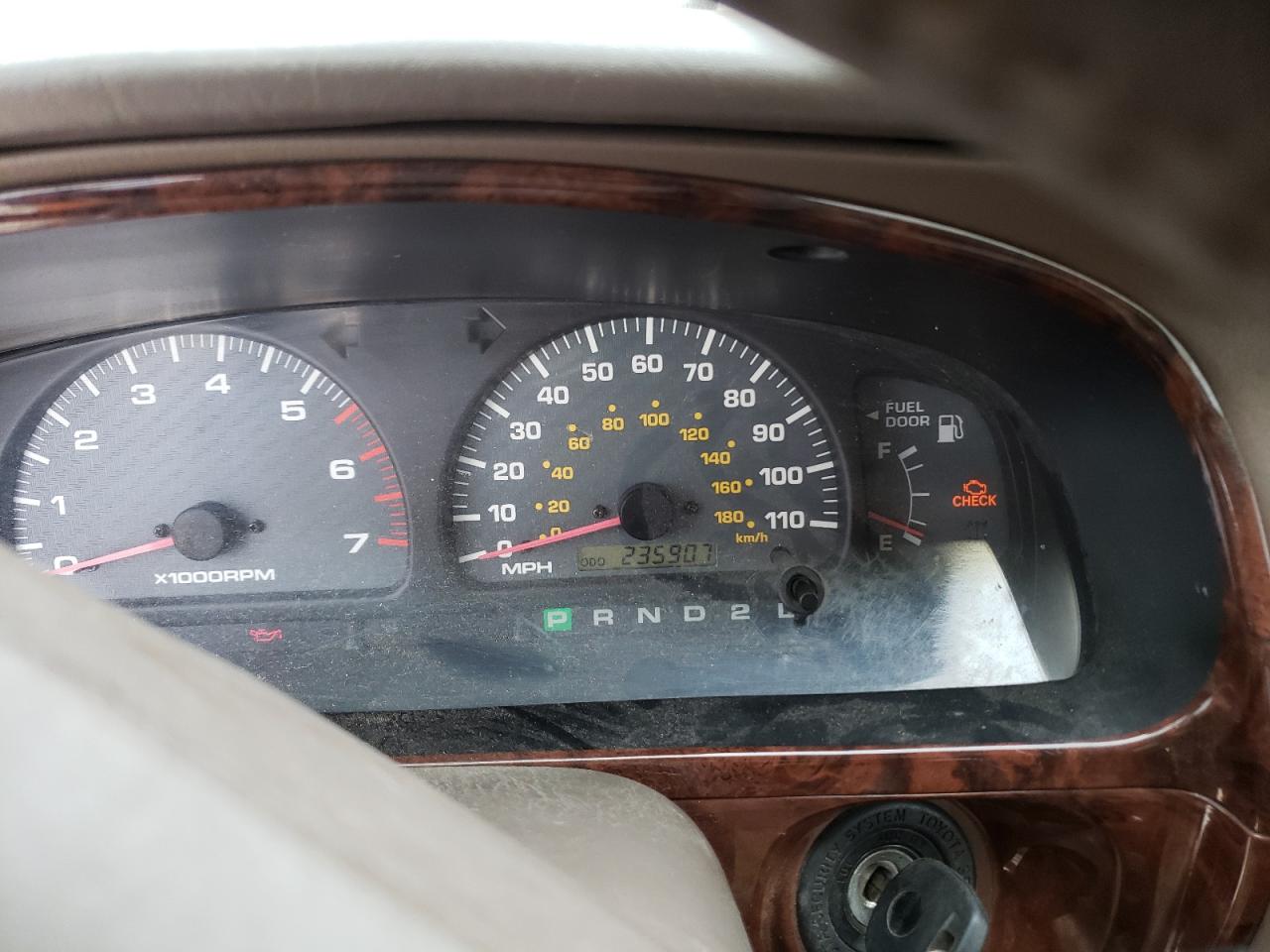 Photo 8 from auction – 1999 TOYOTA 4RUNNER LI with VIN JT3GN87R5X0104372